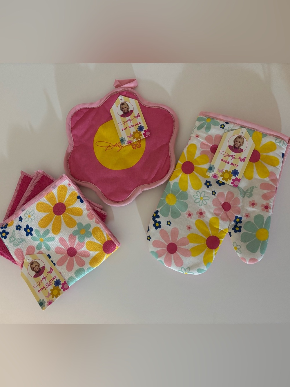 Dolly Parton 4-piece kitchen bundle - NWT